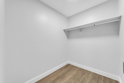 319-418 Broadway E, Vancouver, BC 