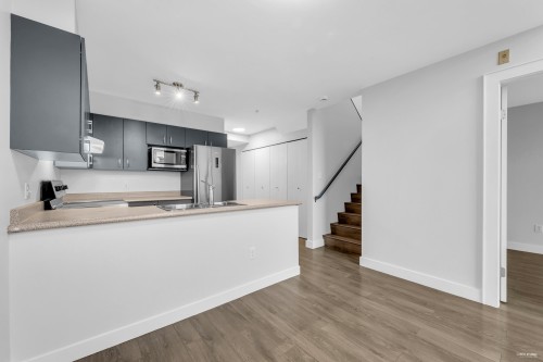 319-418 Broadway E, Vancouver, BC 