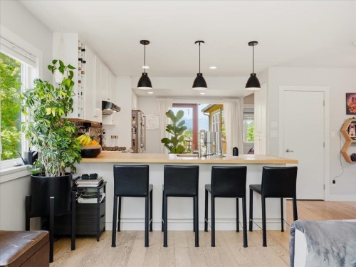 2607 5Th Avenue E, Vancouver, BC 