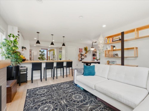2607 5Th Avenue E, Vancouver, BC 