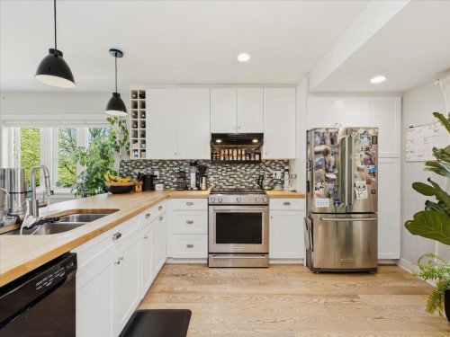 2607 5Th Avenue E, Vancouver, BC 