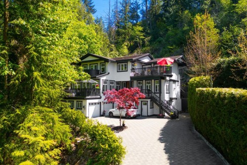 5671 Westport Road  West Vancouver, BC V7W 1V3