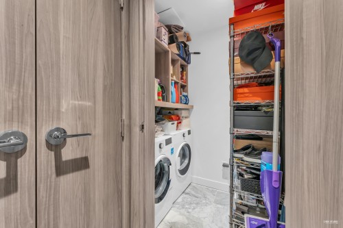 4508-4730 Lougheed Highway, Burnaby, BC - Indoor Photo Showing Laundry Room