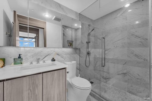 4508-4730 Lougheed Highway, Burnaby, BC - Indoor Photo Showing Bathroom