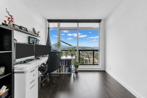4508-4730 Lougheed Highway, Burnaby, BC - Indoor Photo Showing Office