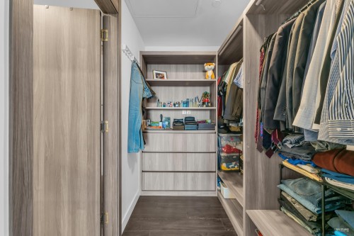 4508-4730 Lougheed Highway, Burnaby, BC - Indoor With Storage