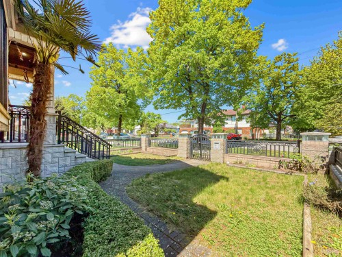 2456 45Th Avenue E, Vancouver, BC 