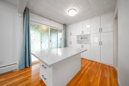750 Westview Crescent  Vancouver, BC V7N 3X8