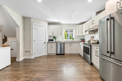 7535 Burgess Street, Burnaby, BC 
