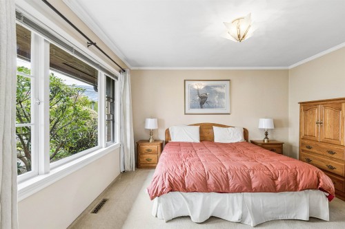 1092 Duchess Avenue, West Vancouver, BC 