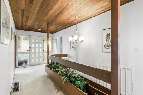 1092 Duchess Avenue, West Vancouver, BC 