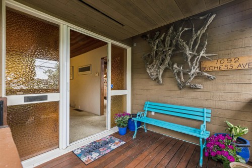 1092 Duchess Avenue, West Vancouver, BC 