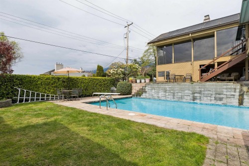 1092 Duchess Avenue, West Vancouver, BC 