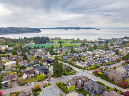 1092 Duchess Avenue, West Vancouver, BC 