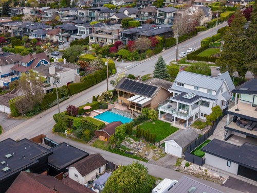 1092 Duchess Avenue, West Vancouver, BC 