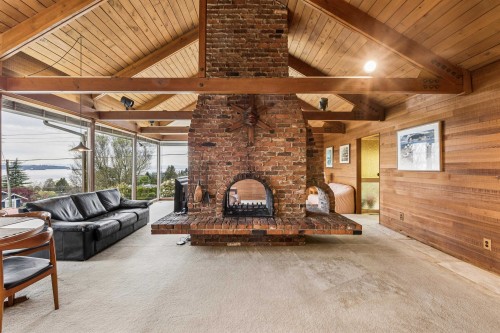 1092 Duchess Avenue, West Vancouver, BC 