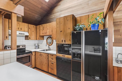 1092 Duchess Avenue, West Vancouver, BC 