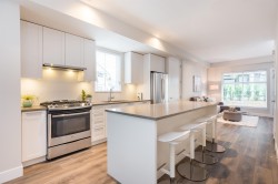 1-5148 Savile Row Burnaby, BC V5E 0C3