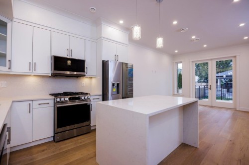 254 18Th Street E, North Vancouver, BC 