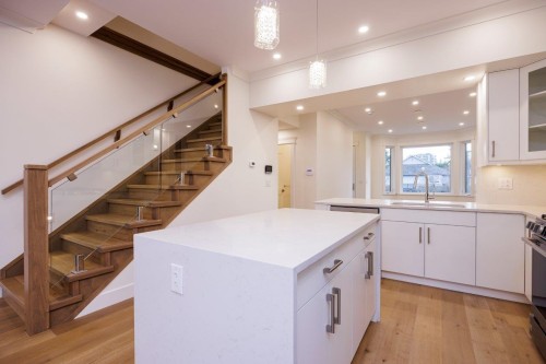 254 18Th Street E, North Vancouver, BC 
