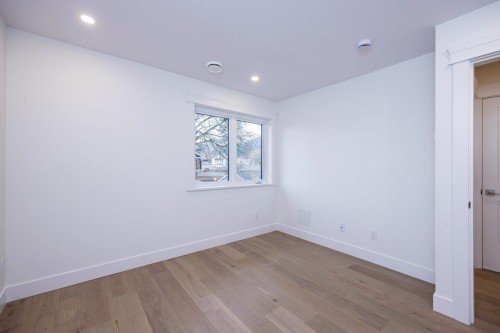 254 18Th Street E, North Vancouver, BC 