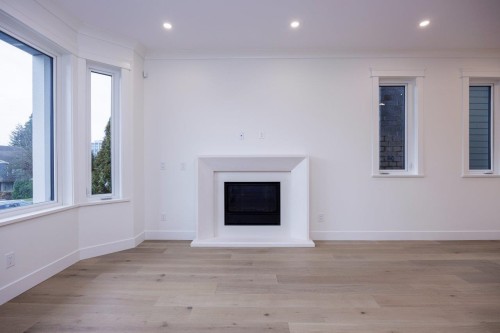 254 18Th Street E, North Vancouver, BC 