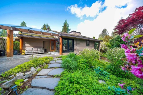 4096 Sunset Boulevard, North Vancouver, BC 