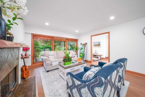 4096 Sunset Boulevard, North Vancouver, BC 