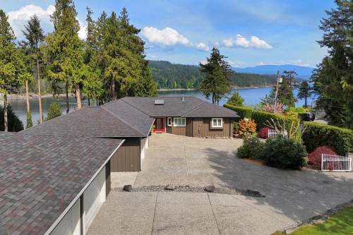 5481 Eureka Road, Halfmoon Bay, BC 