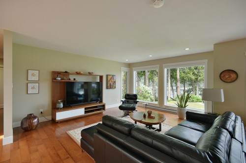 5481 Eureka Road, Halfmoon Bay, BC 