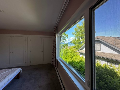 4678 3Rd Avenue W, Vancouver, BC 