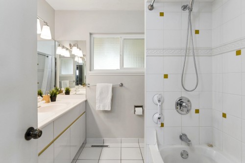 606 Hawstead Place, West Vancouver, BC 