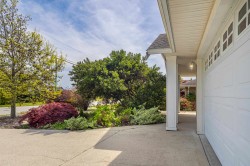 5723 Nickerson Road Sechelt, BC V7Z 0M4