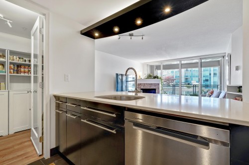 306-183 Keefer Place  Vancouver, BC V6B 6B9