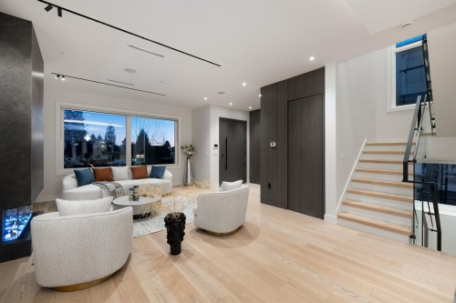 838 14Th Street E, North Vancouver, BC 