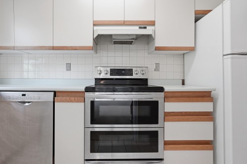 737 7Th Avenue W, Vancouver, BC 