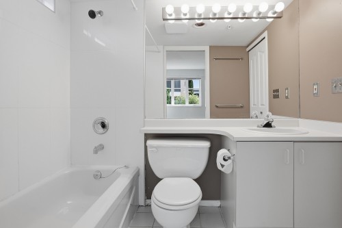737 7Th Avenue W, Vancouver, BC 