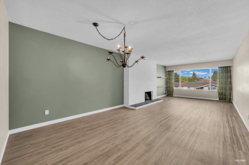 4249 - 4251 Barker Avenue, Burnaby, BC 