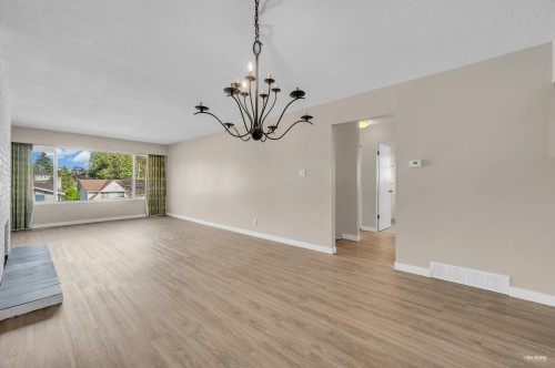 4249 - 4251 Barker Avenue, Burnaby, BC 