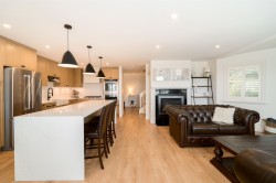 132-2721 Atlin Place  Coquitlam, BC V3C 5B1