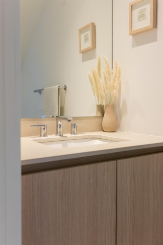 2406 12Th Avenue E, Vancouver, BC 