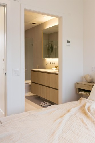 2406 12Th Avenue E, Vancouver, BC 