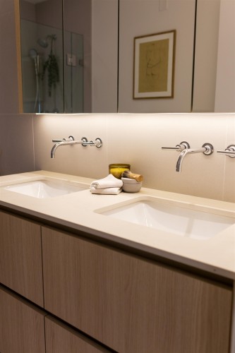 2406 12Th Avenue E, Vancouver, BC 