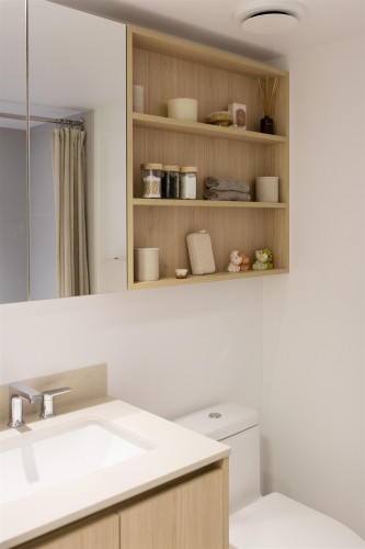 2406 12Th Avenue E, Vancouver, BC 
