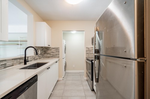 204-3183 Esmond Avenue, Burnaby, BC 