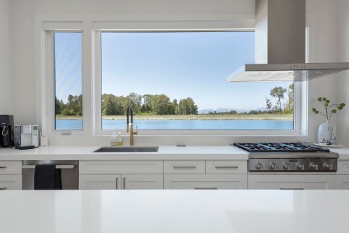 4379 River Road W, Delta, BC - Indoor Photo Showing Kitchen