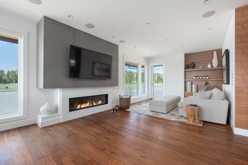 4379 River Road W, Delta, BC - Indoor Photo Showing Living Room With Fireplace
