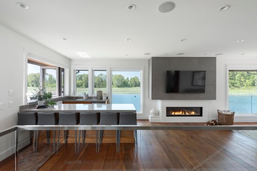 4379 River Road W, Delta, BC - Indoor Photo Showing Living Room With Fireplace