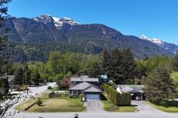 41613 Cottonwood Road Squamish, BC V0N 1H0