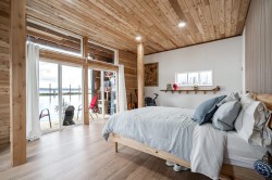 A24-415 Esplanade  North Vancouver, BC V7M 1A6
